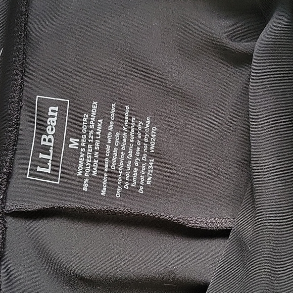 2 pairs of L.L. Bean Yoga Pants size medium $30 for both pairs - Picture 7 of 7